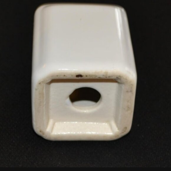 Vintage Art Deco Salt And Pepper Shakers White Table Serveware - Picture 5 of 5